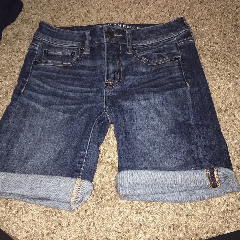 Above knee blue jean shorts American Eagle size 4